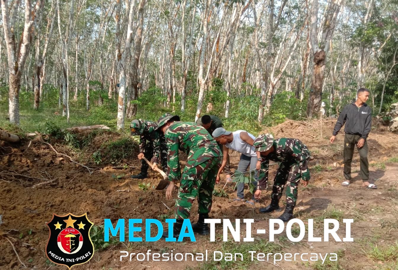 Satgas TMMD Kodim 0402/OKI Bersama Warga Gotong Royong Buka Akses Jalan Desa