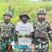 Meningkatkan Ketahanan Pangan, Satgas Pamtas Yonif 521/DY Bagikan Bibit Pertanian kepada Warga di Distrik Eragayam