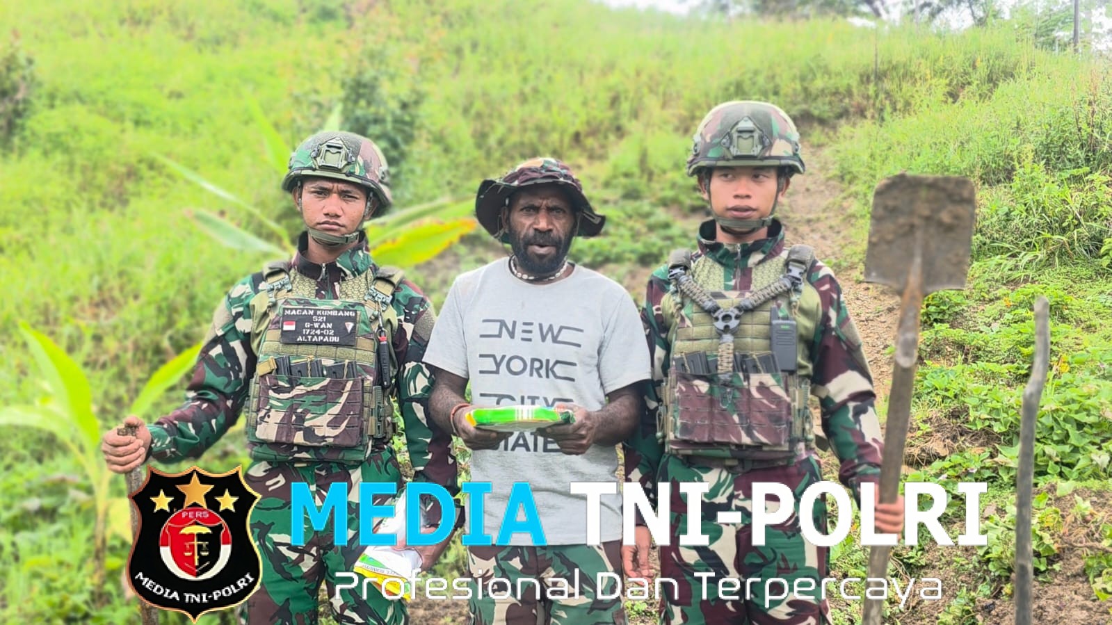Meningkatkan Ketahanan Pangan, Satgas Pamtas Yonif 521/DY Bagikan Bibit Pertanian kepada Warga di Distrik Eragayam