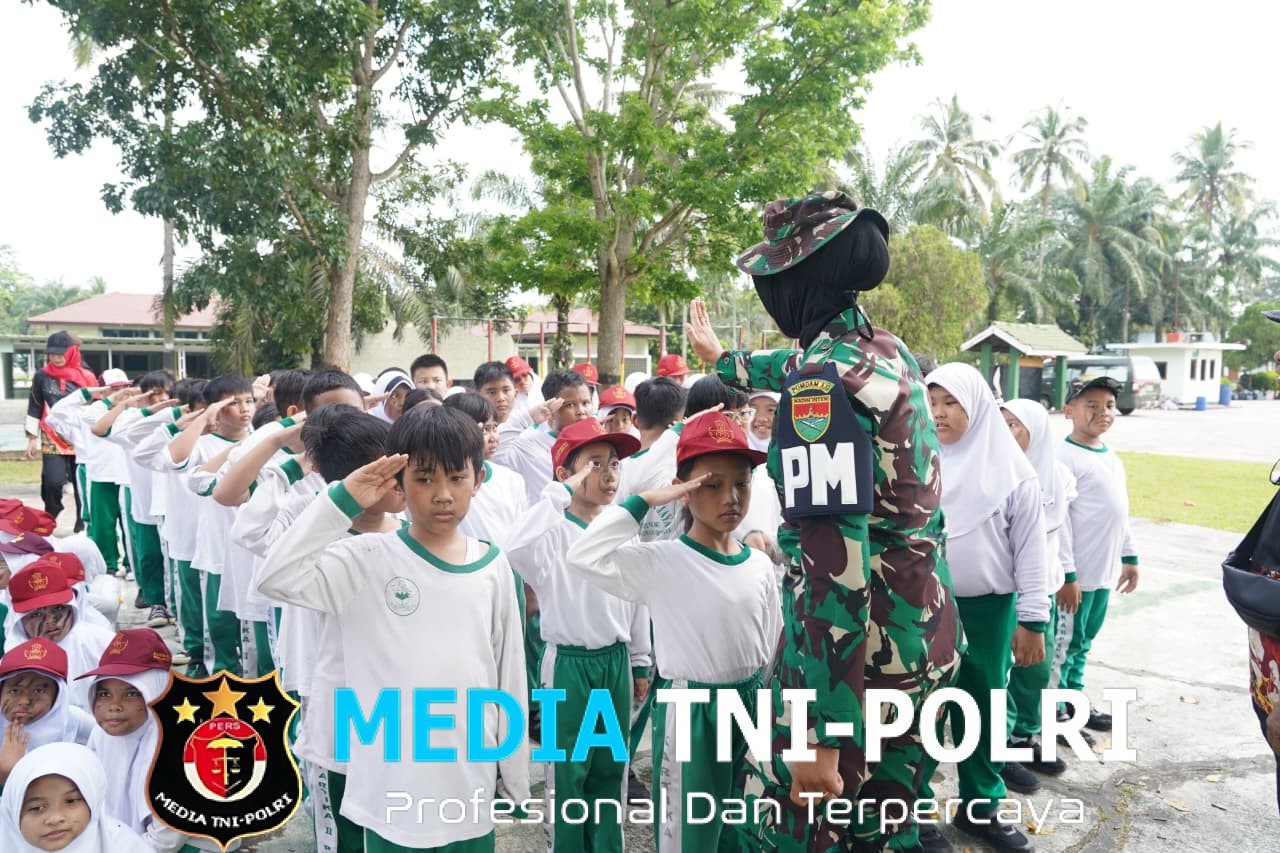 Perkuat Karakter Siswa, Ibu Abrita Kumarri Dewi Buka LDK di Mayonif 143/TWEJ Dari Pengenalan Alutsista hingga Outbound