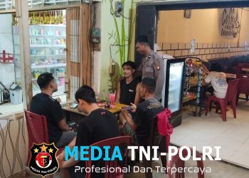 Asyik Ngobrol Malam, Warga Dikejutkan Kedatangan Polisi Ini Pesan Pentingnya!