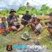 Sisi Lain Aktivitas Personel TMMD ke 128 Kodim 1801/Manokwari, Bakar Singkong dan Bercanda dengan Warga   ‎