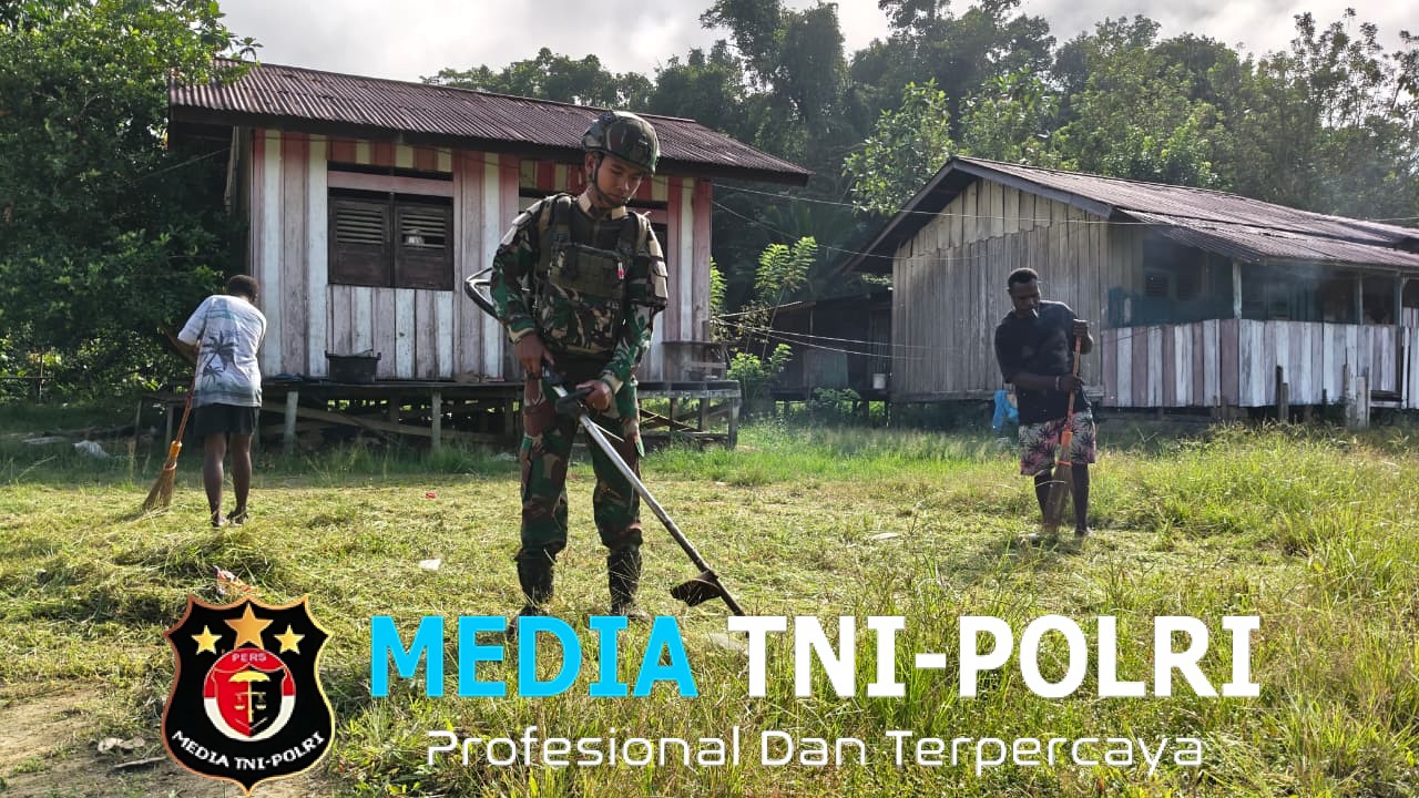 Peduli Sosial Satgas Yonif 521/DY Hadir Dalam Pembersihan Lingkungan di Kampung Muaranawa