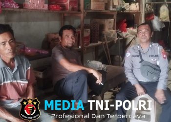 Kanit Lantas Polsek Mempawah Hulu Sambangi Warga, Sampaikan Pesan Kamtibmas