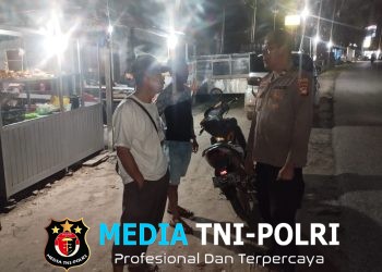Melalui Patroli Malam, Polisi Bangun Kedekatan dan Sampaikan Pesan Kamtibmas