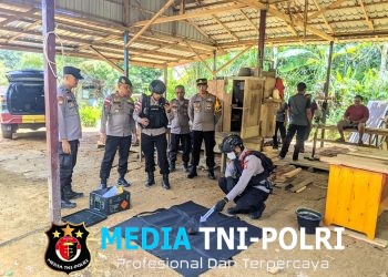 Kapolsek Menyuke Beserta Anggota Dampingi Tim Subden Jibom Detasemen Gegana Sat. Brimob Polda Kalimantan Barat