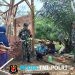 Tampak Keakraban Antara Warga dan Anggota Satgas TMMD Ke-128 Kodim 0420/Sarko di Desa Seko Besar