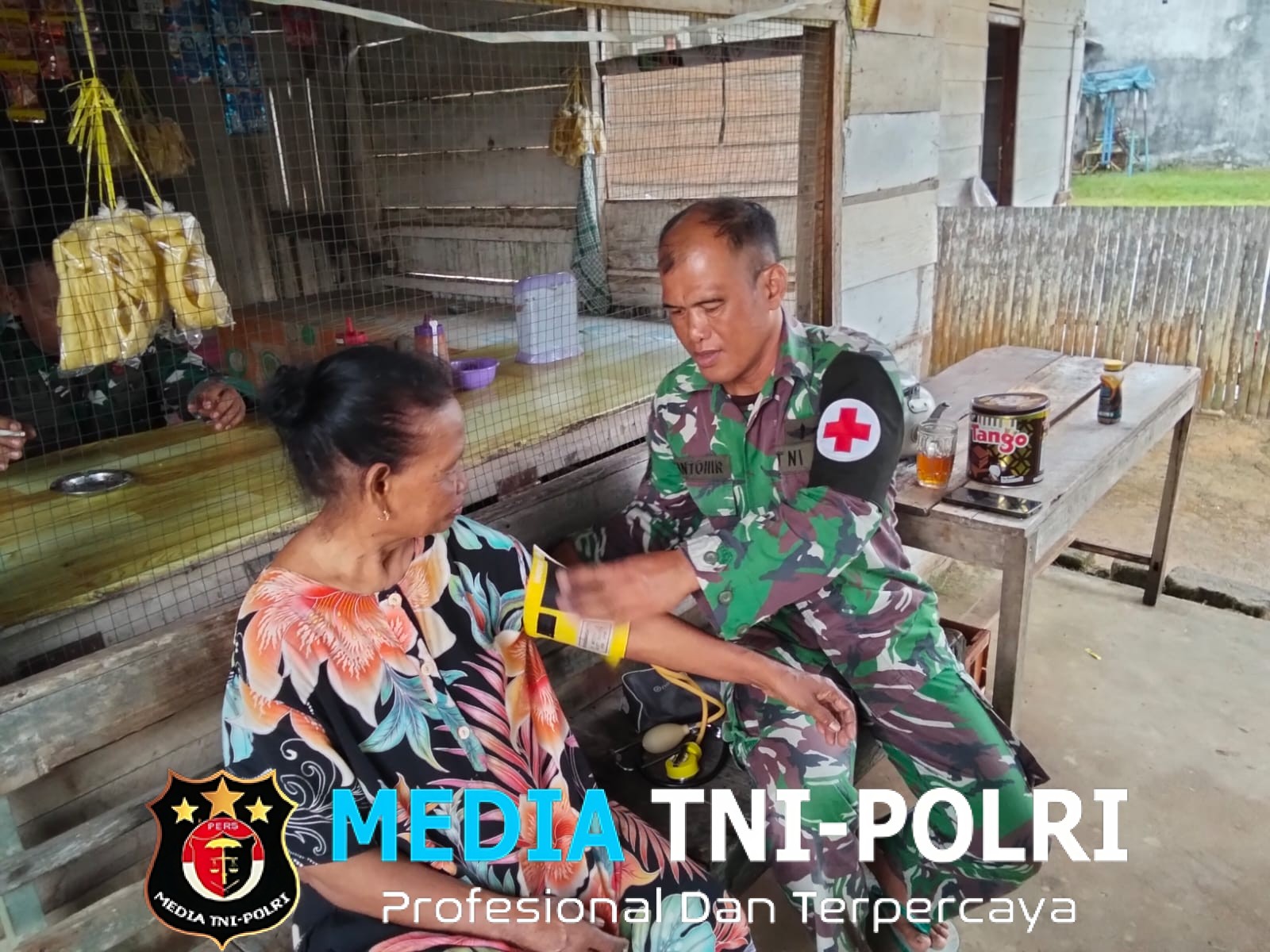 Satgas TMMD Kodim 0402/OKI Laksanakan Pengobatan Gratis Door to Door di OKI