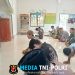 Membaur Bersama Warga, Anggota Satgas TMMD Sholat Jumat di Masjid Rukullah