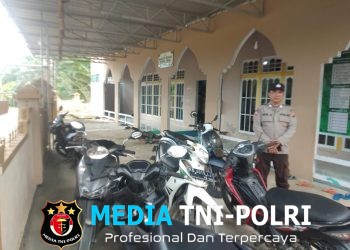 Polsek Kuala Behe Laksanakan Pengamanan Sholat Jumat Berikan Pelayanan Prima Kepada Masyarakat
