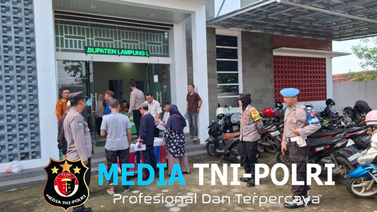 Polres Lampung Utara Amankan Kegiatan Pengumpulan Bagasi dan Keberangkatan Jamaah Haji Kloter 15 JKG