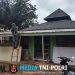 Semangat Tanpa Lelah, Anggota Satgas TMMD Ke-128 Kodim 0420/Sarko Perbaiki Atap Mushola Nurul Huda