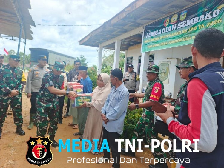 Tim WASEV TMMD Berikan Bantuan Sembako Kepada Warga Desa Seko Besar