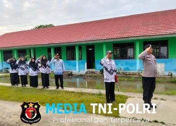 Peringati Hardiknas, Polsek Mesuji Timur Jadi Pembina Upacara Sampaikan Pentingnya Pendidikan