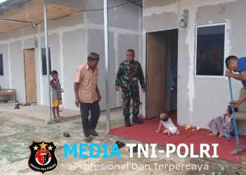 Komsos di Huntara, Babinsa Ajak Warga Tetap Sehat dan Rukun