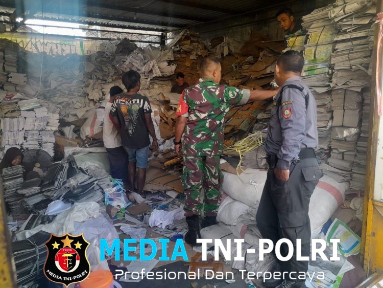 Peran Aktif Babinsa Joyotakan Dalam Pengolahan Bank Sampah