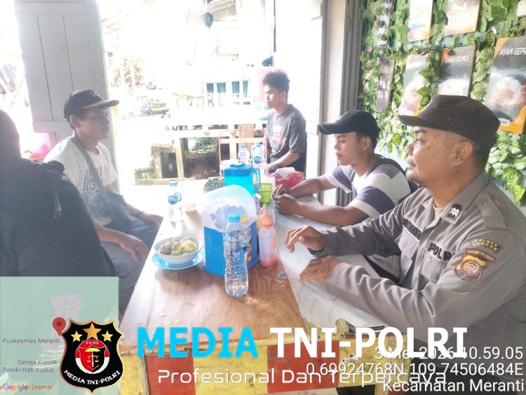 Warung Mendadak Jadi Pusat Perhatian! Polisi Datang Saat Warga Santai, Pesan Penting Disampaikan