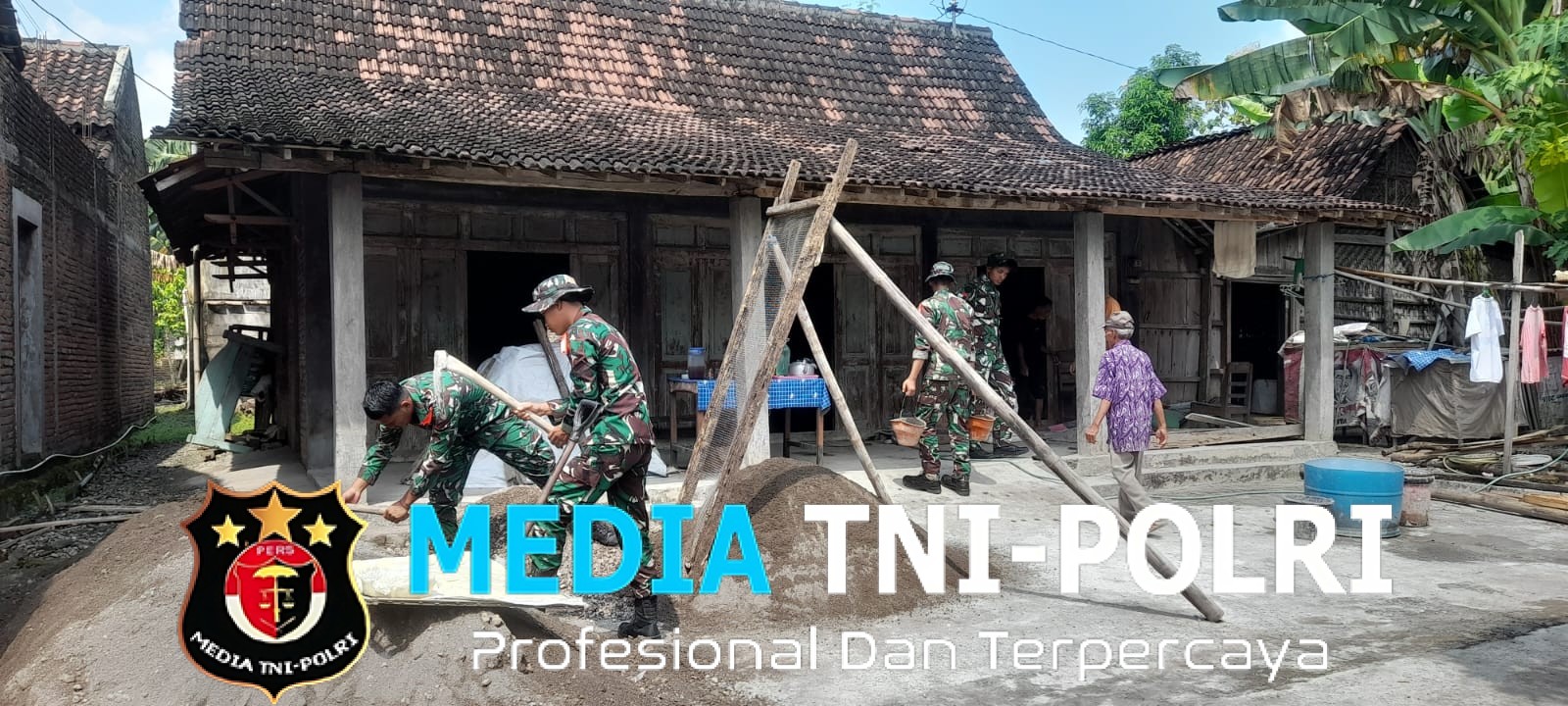 Bukan Sandang Laras Panjang Tapi Cangkul dan Skop di Tangan, Satgas TMMD Kerjakan RTLH