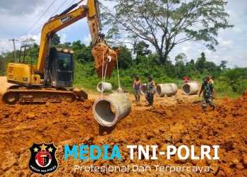 Satgas TMMD ke 128 Kodim 0420/Sarko Pasang Gorong-gorong Besar di Lokasi Perbaikan Jalan
