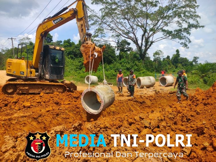 Satgas TMMD ke 128 Kodim 0420/Sarko Pasang Gorong-gorong Besar di Lokasi Perbaikan Jalan