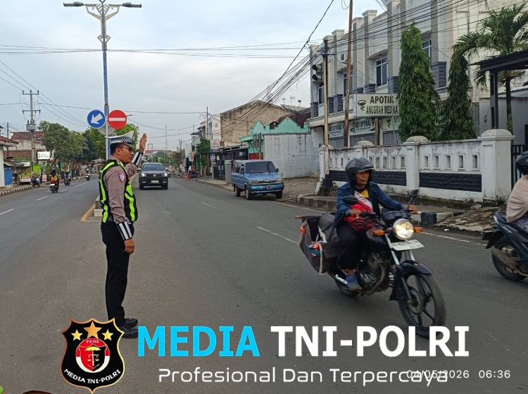 Gelar Strong Point, Sat Lantas Polres Lampung Utara Bantu Kelancaran Lalu Lintas Pagi Hari