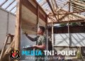 Aksi Nyata Satgas TMMD ke-128 Kodim 0420/Sarko, Kopda Bambang Bantu Pengecatan RTLH Milik Warga