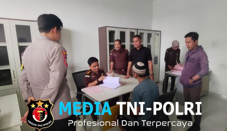 Berkas Lengkap, Penyidik Polsek Pringsewu Kota Limpahkan Tersangka Pencurian Mobil ke JPU