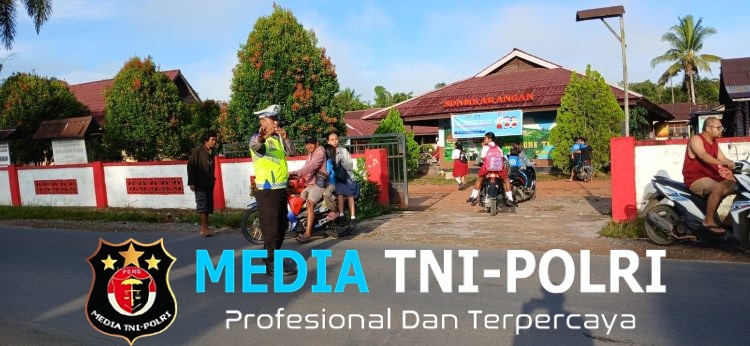Aktif Rutin, Personel Polsek Mempawah Hulu Laksanakan Strong Point Pagi di Lingkungan Sekolah