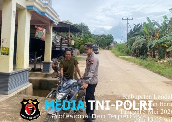 Polisi Humanis di Tengah Terik Siang, Sapa Warga dan Sampaikan Pesan Kamtibmas