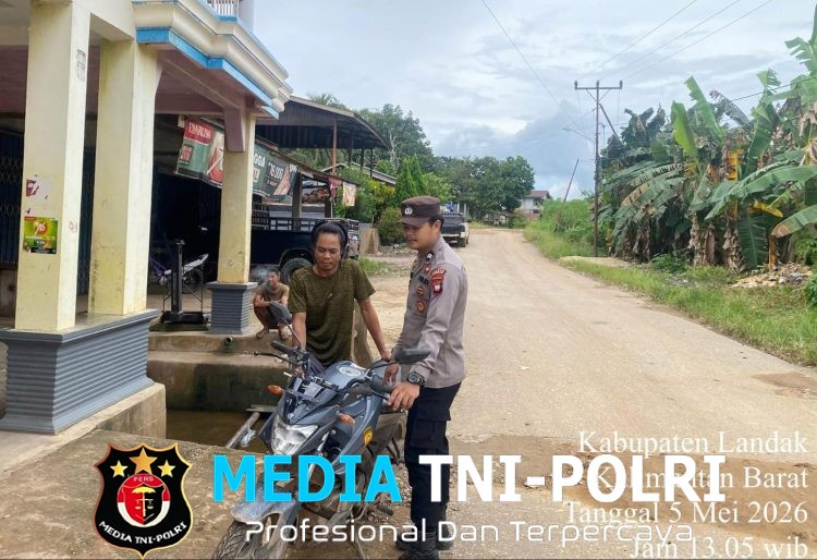 Polisi Humanis di Tengah Terik Siang, Sapa Warga dan Sampaikan Pesan Kamtibmas