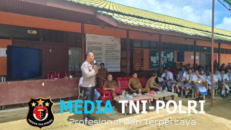 Kapolsek Menyuke Beserta Anggota Berikan Imbauan Lalu Lintas Kepada Para Siswa
