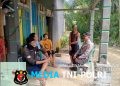 Polisi Sambangi Warga Saat Patroli Siang, Ingatkan Bahaya Penipuan Online