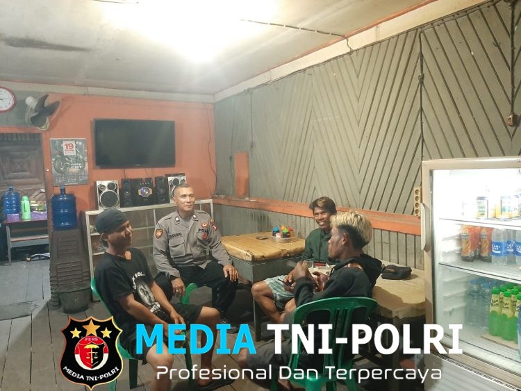 Polisi Sambangi Warga di Malam Hari, Ajak Bersama Cegah Kejahatan