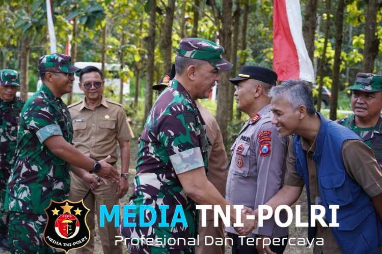 Dandim 0808/Blitar Dampingi Pangdam V/Brw Kunjungi Lokasi Brigif/Yonif TP Di Kesamben