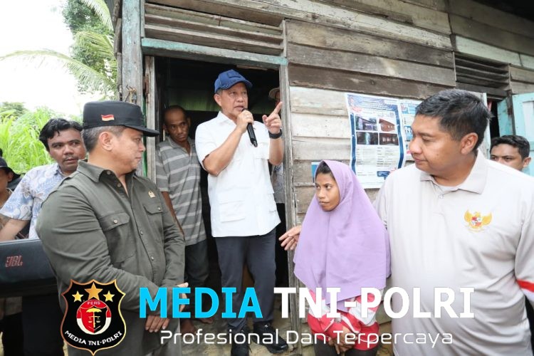 Pastikan Bantuan Tepat Sasaran, Mendagri Tito Bersama Menteri PKP Tinjau Program BSPS di Balikpapan