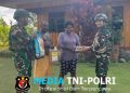 Binter Bakti Sosial, Satgas Yonif 521/DY Peduli Berbagi Sembako untuk Sesama di Distrik Elilem