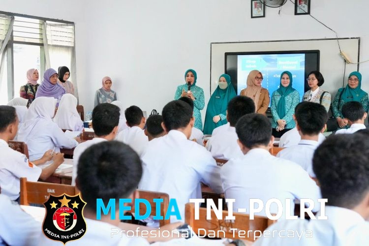 Talkshow di SMAN 9 Gowa, Ketum TP PKK Dorong Siswa Kembangkan Bakat dan Potensi Diri