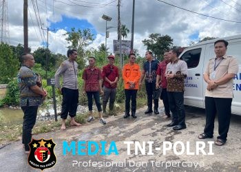 Banjir Melanda Dusun Jelimpo, Bhabinkamtibmas Dampingi Wakil Bupati Cek Lokasi