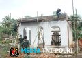 Menembus Hujan demi Ibadah: Satgas TMMD 128 Kodim 0402/OKI Percepat Rehab Musholla Al-Hidayah