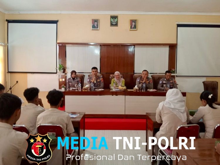 Satlantas Polres Lampung Tengah Gandeng Samsat Gunung Sugih Sosialisasikan Safety Riding dan Taat Pajak di SMAN 1 Kotagajah
