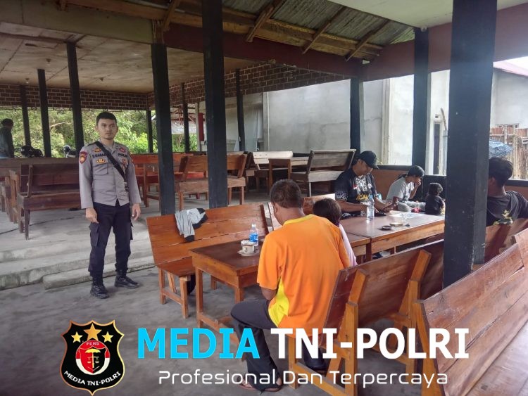 Polsek Mandor Perkuat Kamtibmas Lewat Patroli Santai dan Dialog Bersama Warga