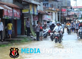 Kapolsek Menyuke Beserta Anggota Lakukan Pengecekan Sungai Menyuke