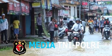 Kapolsek Menyuke Beserta Anggota Lakukan Pengecekan Sungai Menyuke