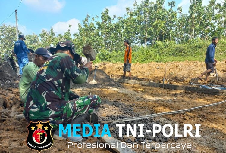 Kejar Target TMMD, Satgas dan Warga Pasang Bekisting Demi Hasil Betonisasi Jalan Berkualitas