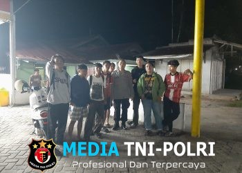 Begini Cara Polisi Dekat dengan Warganya Saat Patroli Malam, Bertemu dan Berdialog Hangat di Tepi Jalan