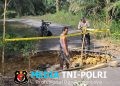 Polisi Bergerak Cepat Cek Jalan Longsor di Angan Tembawang, Warga Diminta Waspada