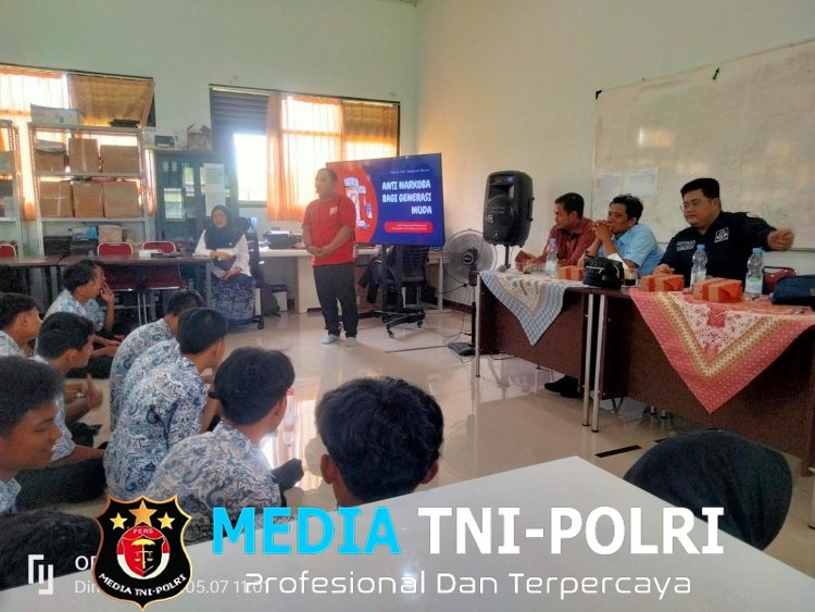 FWKB Gelar Penyuluhan Hukum dan Bahaya Narkoba di SMKN 2 Setu Bekasi