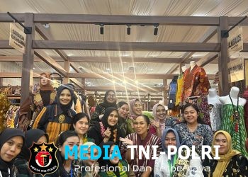 YD Strap Bag Tenun-Booth 22: Curi Perhatian dan Raih Antusiasme Pengunjung Memandang Wastra dengan Citra Nan Anggun