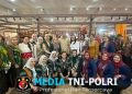 Koleksi Almira ADS Bersinar di Catwalk Persit Bisa II Jadi Magnet Antrian Penjulan Fashion Wastra