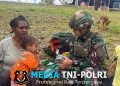 Dari Kampung ke Kampung, Satgas Yonif 521/DY Hadir Bangkitkan Harapan melalui Pengobatan Gratis dan Pembagian Sembako bagi Warga di Distrik Napua
